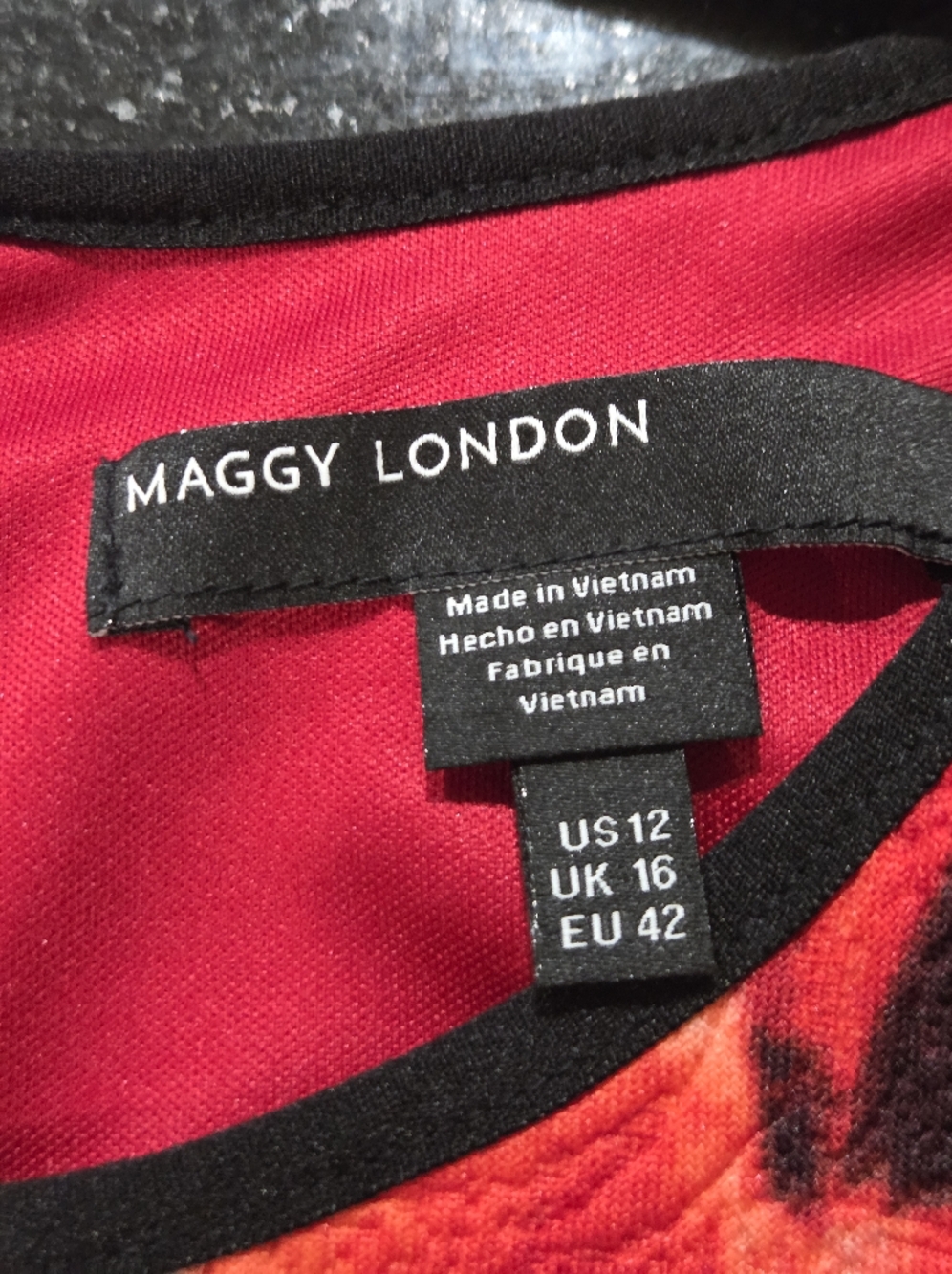 Maggy London Red, Black & White Abstract Print Cutout Sheath Dress - Size 12 - Picture 6 of 12